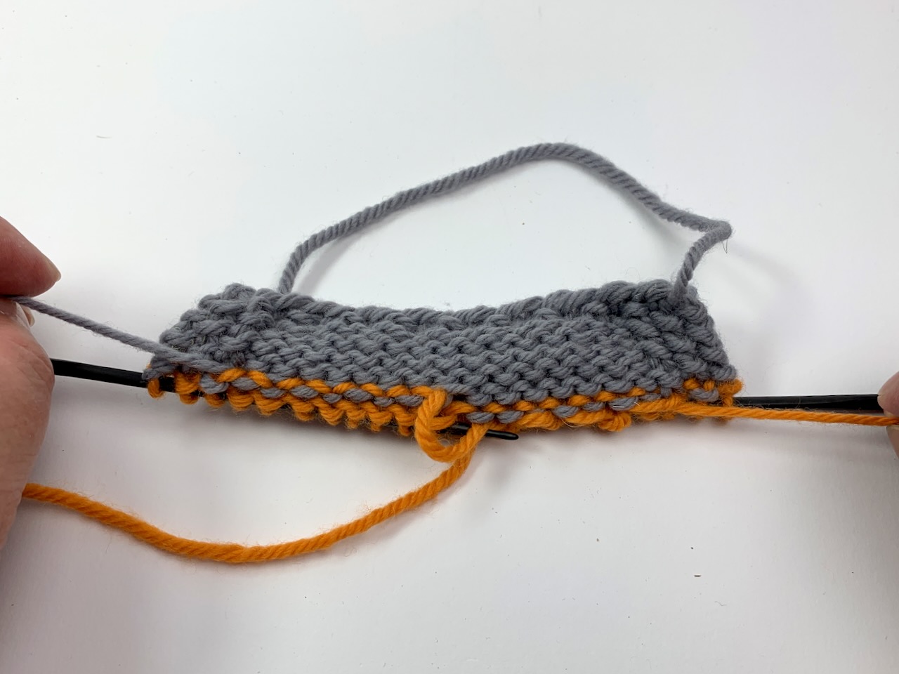 Anfangs- und Endfaden sind eingewebt.