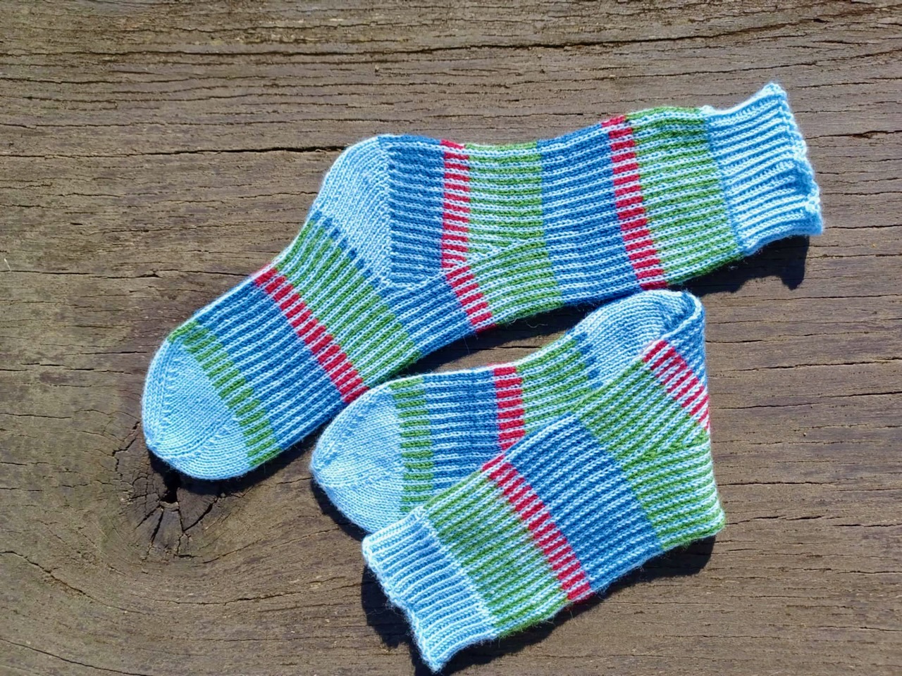 Teststricksocken zu den AnbuSocks, den kreativen Top-Down-Socken von Anke.