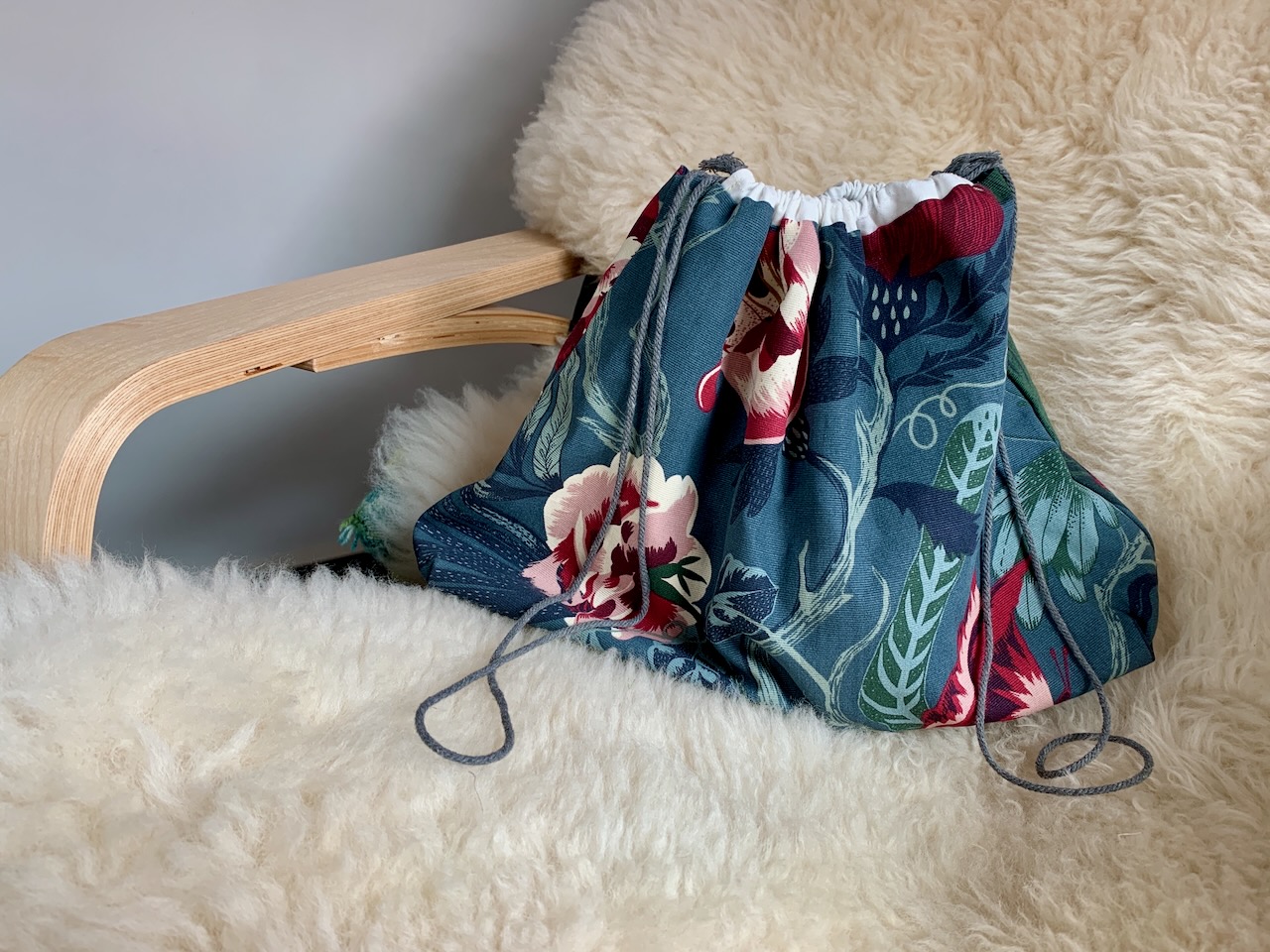 Taschen für Strickprojekte, Stricknadeln etc. nähen - hier ein praktischer Kinchaku-Beutel