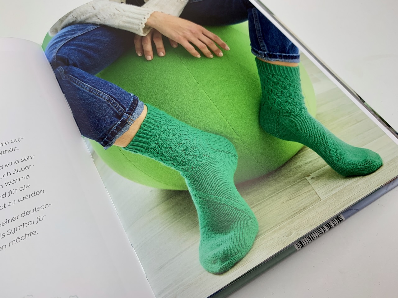 Grün ist die Hoffnung - auch beim Sockendesign Laratje von Manuela Burkhardt