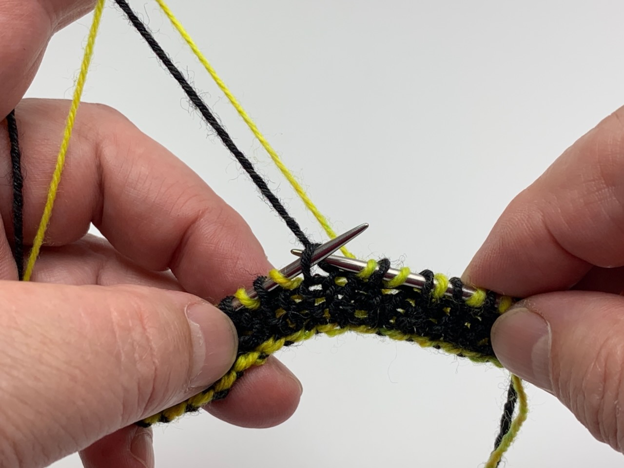 Rechte Maschen beim Doubleface Stricken.