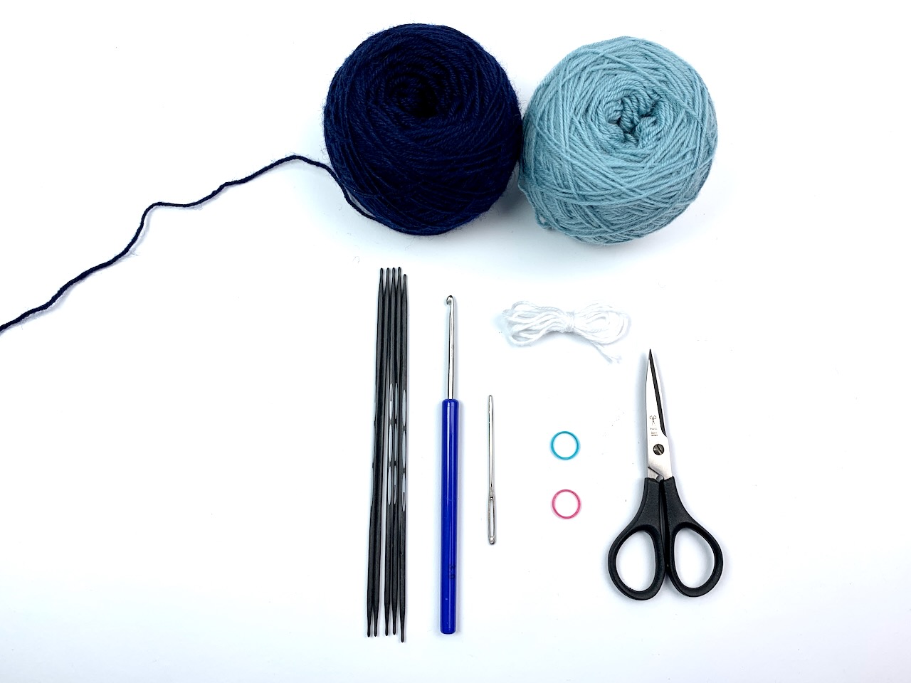 Das braucht man zum Stricken der HeHöSocks beim KAL