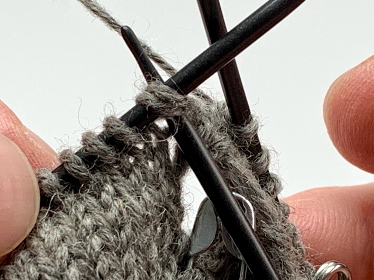 Maschenreduzierung am Daumen des Fäustlngs per 2reMzus