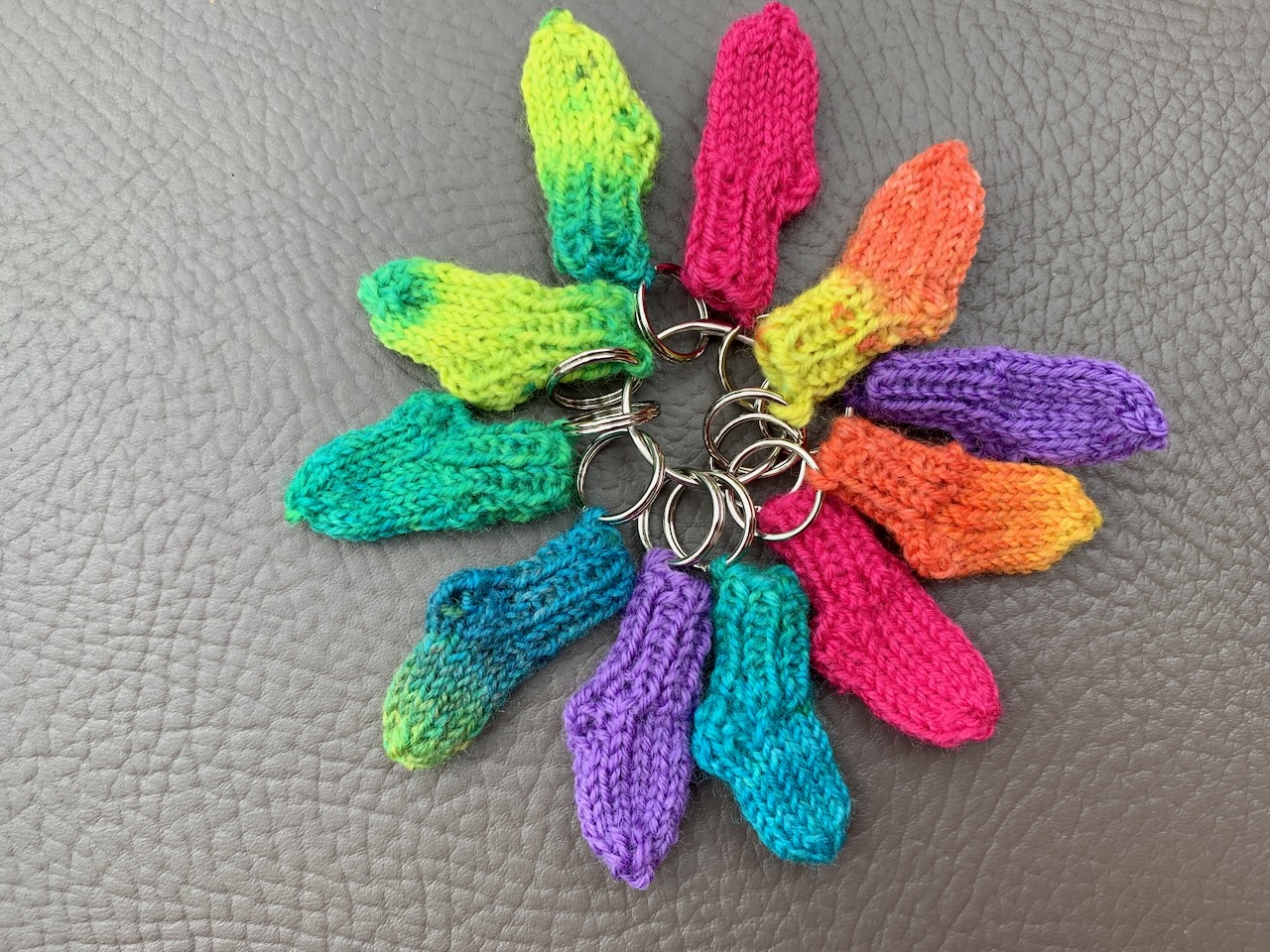 Minisocke stricken