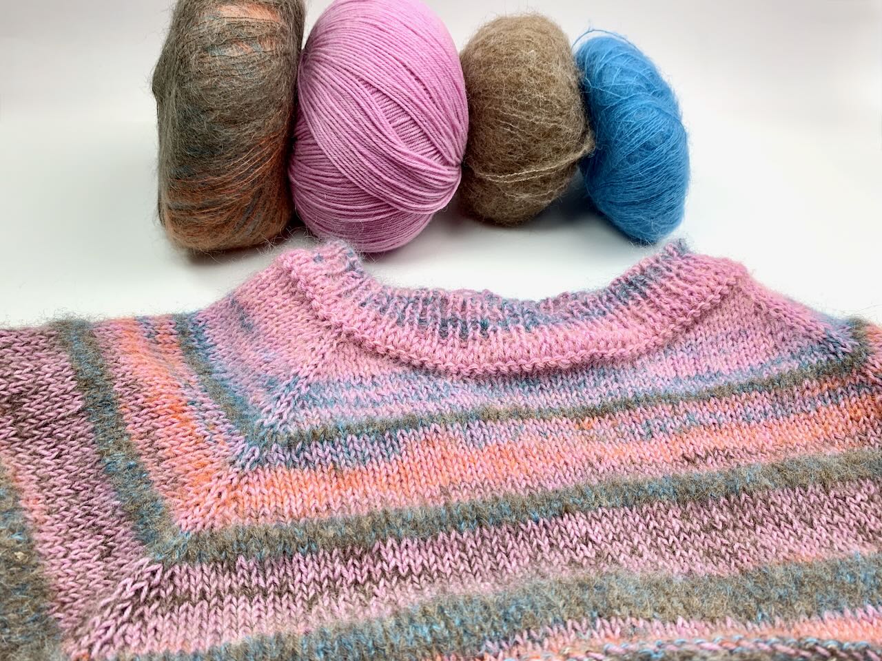 Unterschiedliche Garne ergeben einen Pulli